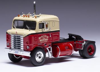 IXO64TR008 - KENWORTH Bullnose 4x2 1950 Rood en Beige MACKIE The MOVER