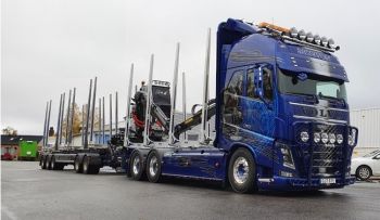 TEK82189 - VOLVO FH04 XL 6X4 vrachtwagen voor bosexploitatie met 3-assige bosbouwaanhanger en 2-assige dolly EDS TRAFRAKT MOELVEN