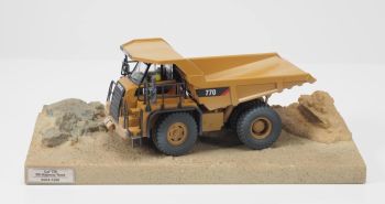 DCM85756 - Dumper CATERPILLAR 770 - Vuile versie