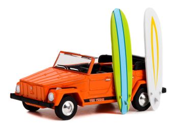 GREEN97140-C - VOLKSWAGEN Type 181 1971 oranje - THE THING - met surfplanken uit DE HOBBY SHOP in blisterverpakking