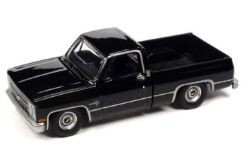 AW64402A-D - CHEVY Silverado Fleeside 1985 Zwart – In blister