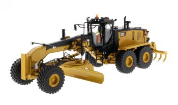 DCM85507 - CATERPILLAR 16M3 grader met driver en metalen doos