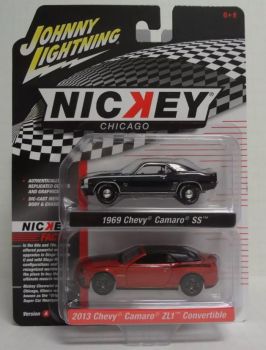 JLPK020A-3 - CHEVROLET Camaro SS 1969 zwart en CHEVROLET Camaro ZL1 cabriolet 2013 rood uit de NICKEY reeks in blisterverpakking