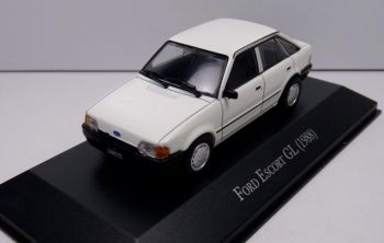 MAGARG53-01 - FORD Escort GL 1988 Wit in blister