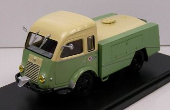 G111N038 - RENAULT 2,5 Ton Sproeier