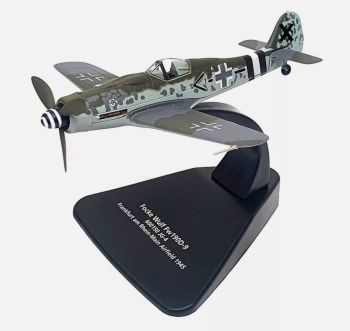 OXFAC113S - FOCKE Wulf FW190D-9 - Vliegveld 1945 - 600150 JG-4 - Frankfurrt am Rhein-main