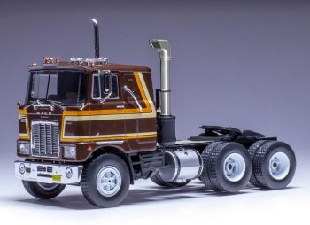 IXOTR191.22 - MACK F-serie 6x4 1977 Bruin