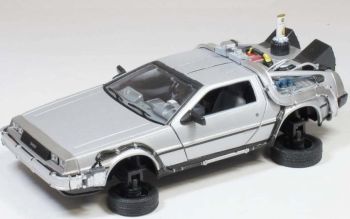 WEL22441FV-GW - DELOREAN DMC12 Back to the Future II vliegende versie